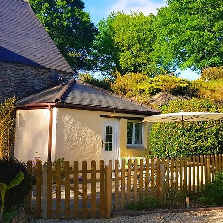 Le Vieux Moulin Gites - A Charming Stone Cottage With Garden View And Seasonal Pool Guégon Eksteriør billede