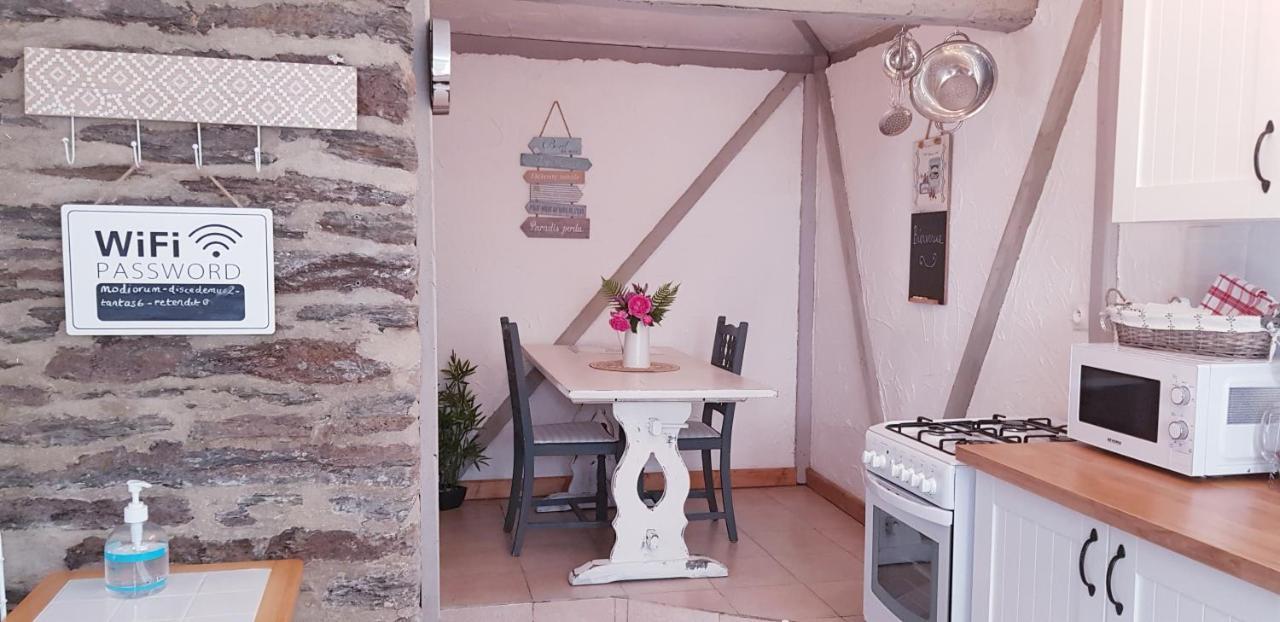 Le Vieux Moulin Gites - A Charming Stone Cottage With Garden View And Seasonal Pool Guégon Eksteriør billede