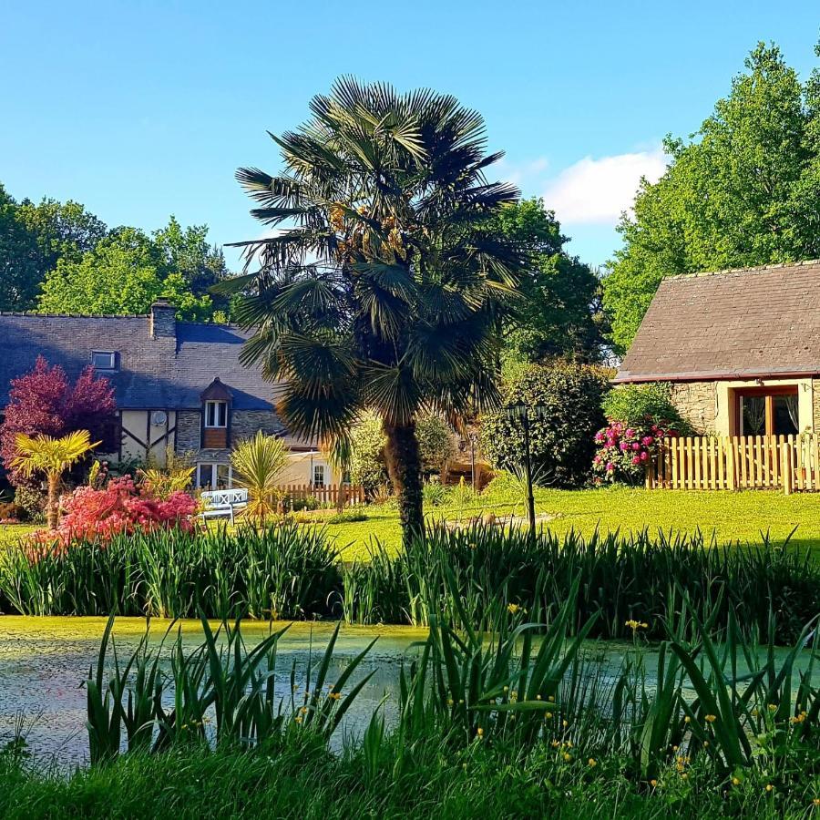 Le Vieux Moulin Gites - A Charming Stone Cottage With Garden View And Seasonal Pool Guégon Eksteriør billede