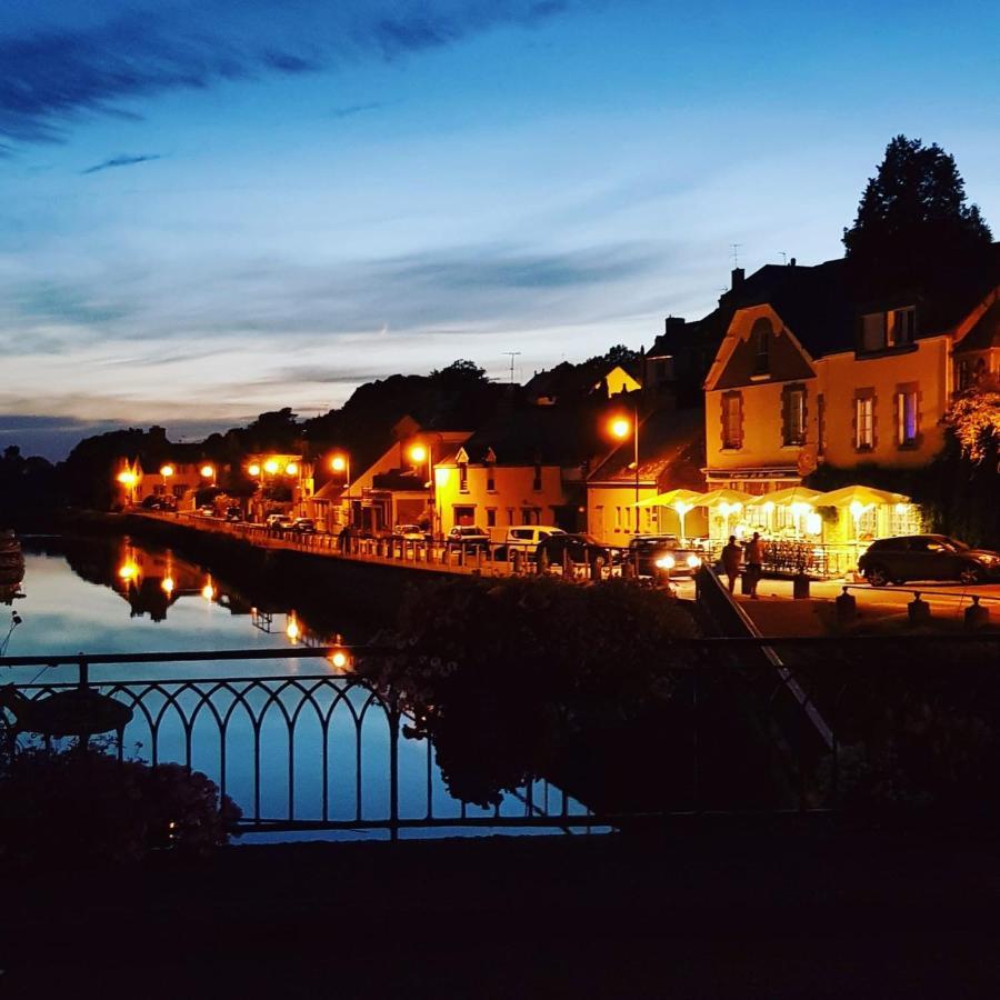 Le Vieux Moulin Gites - A Charming Stone Cottage With Garden View And Seasonal Pool Guégon Eksteriør billede