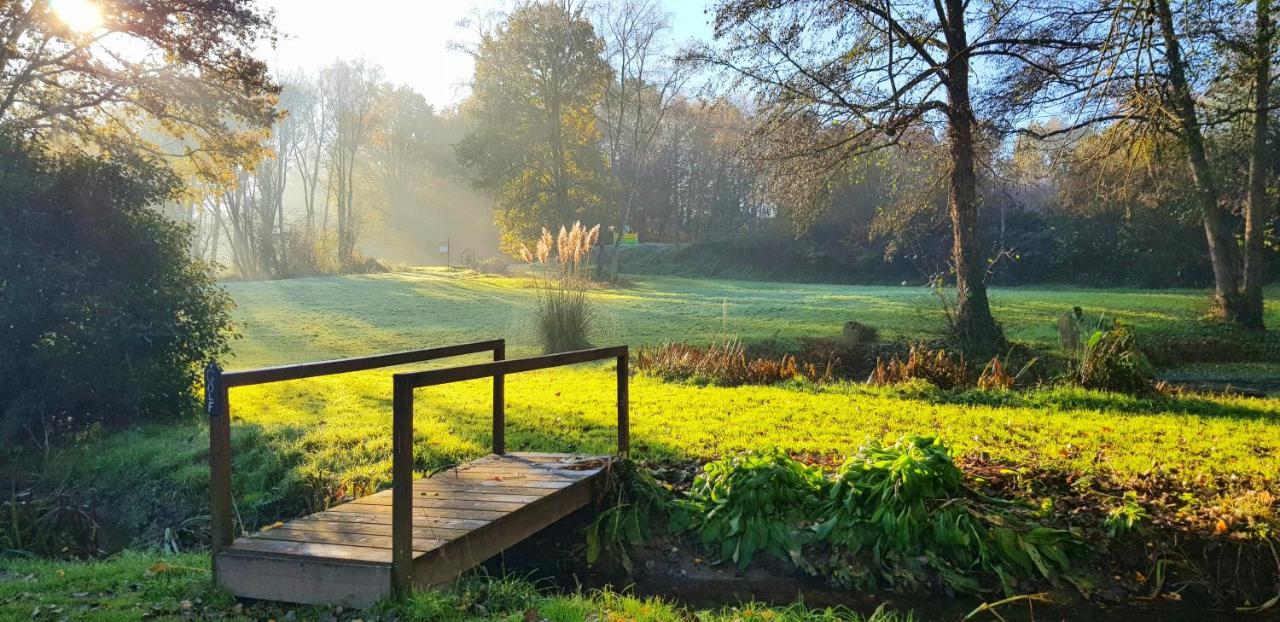 Le Vieux Moulin Gites - A Charming Stone Cottage With Garden View And Seasonal Pool Guégon Eksteriør billede