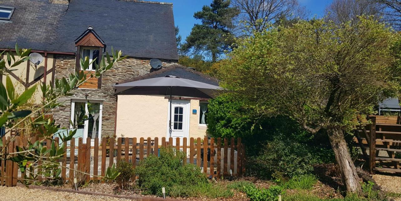 Le Vieux Moulin Gites - A Charming Stone Cottage With Garden View And Seasonal Pool Guégon Eksteriør billede