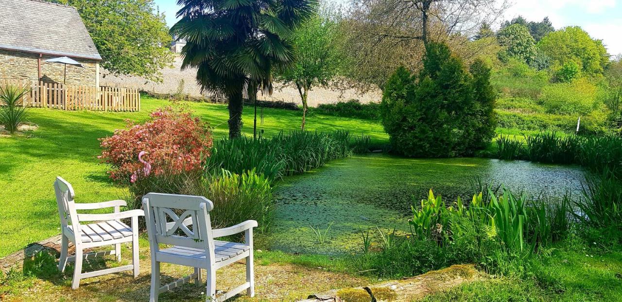 Le Vieux Moulin Gites - A Charming Stone Cottage With Garden View And Seasonal Pool Guégon Eksteriør billede